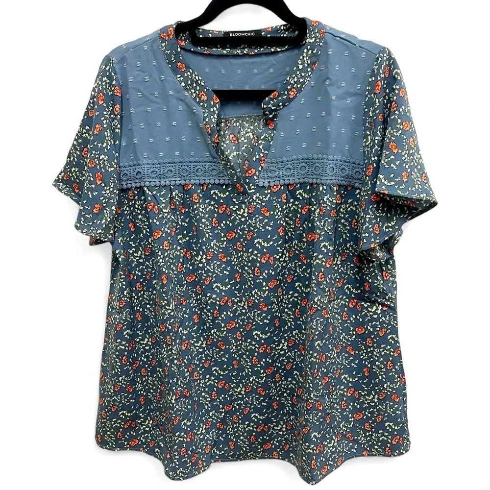 BLOOMCHIC Short Flutter Sleeve Blur Floral with Eyelet Detail Blouse size 10